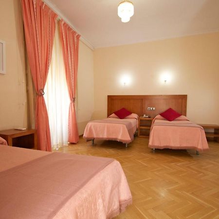 Hostal Greco Gran Via Madrid Bagian luar foto