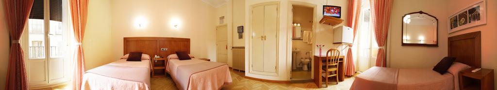 Hostal Greco Gran Via Madrid Bagian luar foto