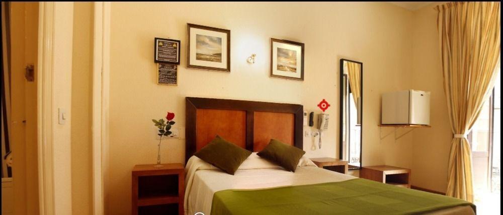 Hostal Greco Gran Via Madrid Bagian luar foto