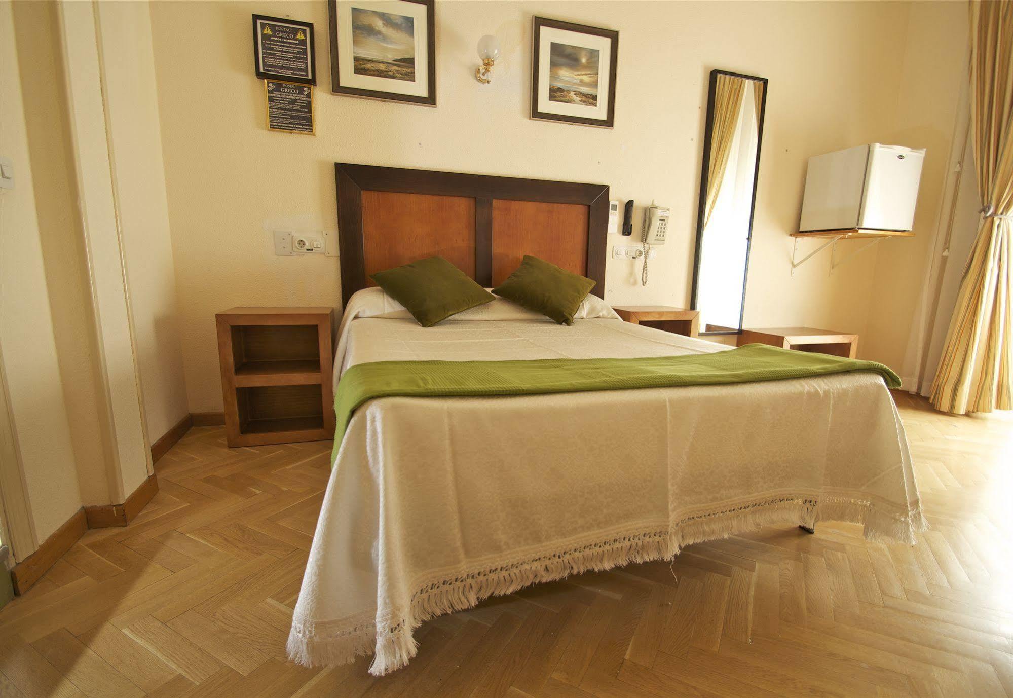 Hostal Greco Gran Via Madrid Bagian luar foto