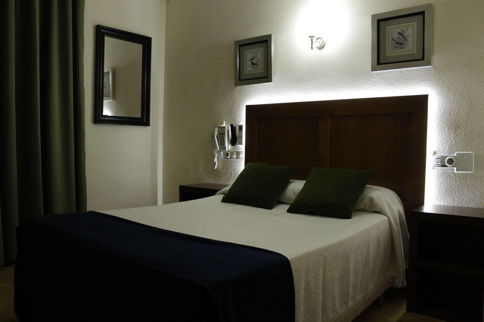 Hostal Greco Gran Via Madrid Bagian luar foto