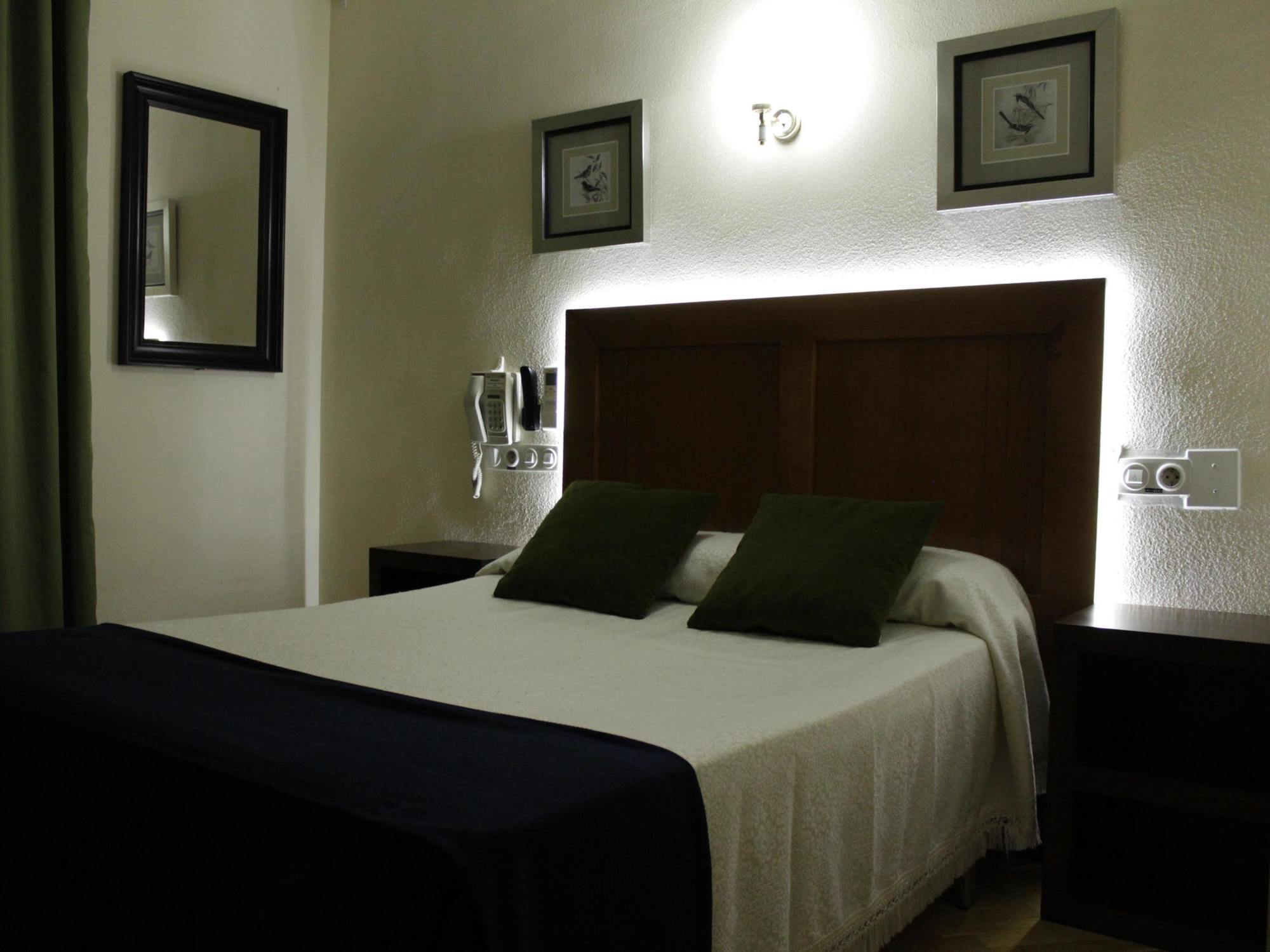 Hostal Greco Gran Via Madrid Bagian luar foto