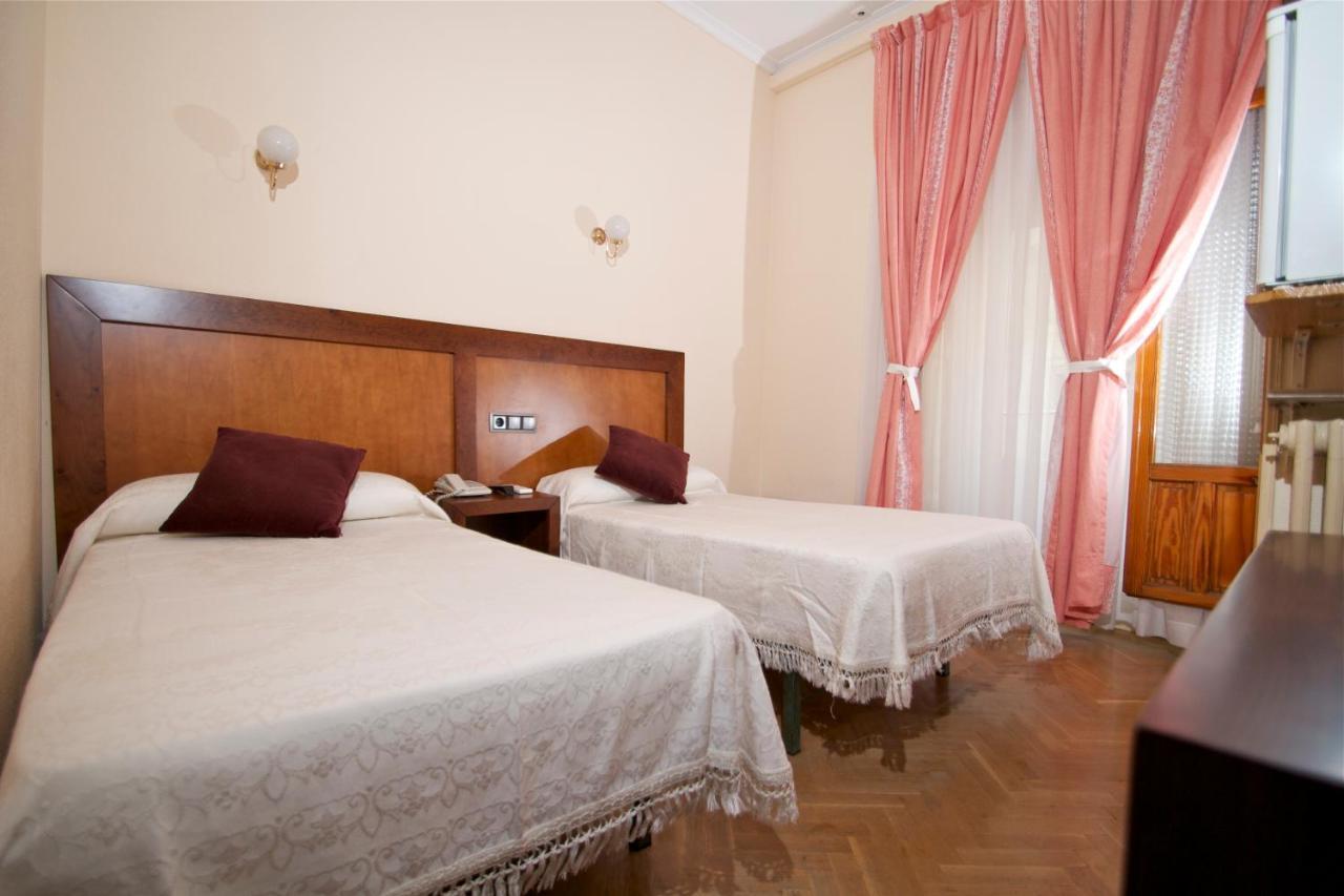 Hostal Greco Gran Via Madrid Bagian luar foto
