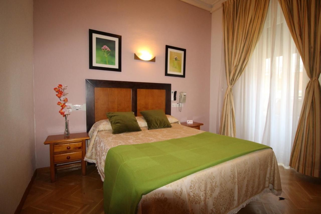 Hostal Greco Gran Via Madrid Bagian luar foto
